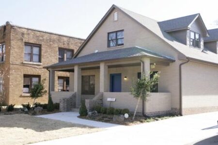 Modern Family Bungalow Receives LEED Certification Image